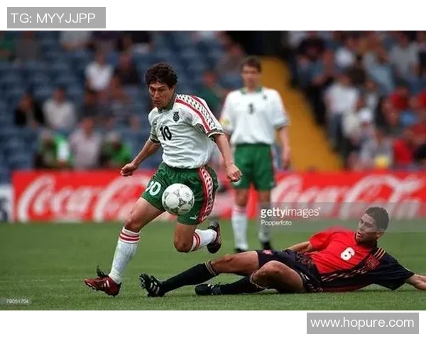 姓艾的足球明星们的辉煌成就与传奇故事探秘