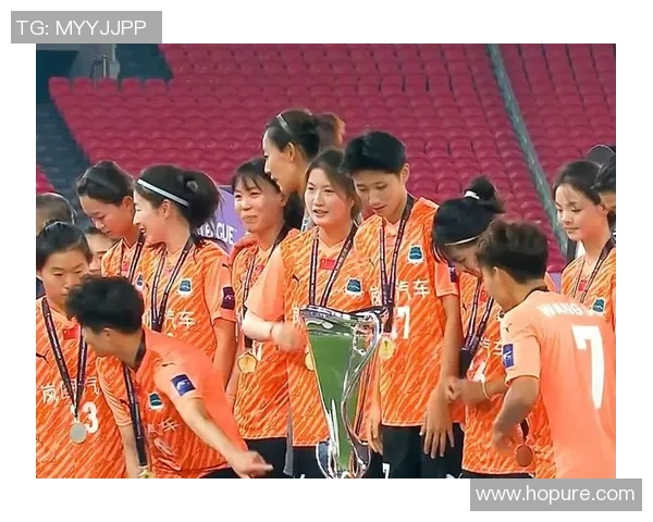 武汉足球队的耐力之谜揭晓:揭秘他们背后的训练与坚持 武汉足球队的耐力之谜揭晓:揭秘他们背后的训练与坚持